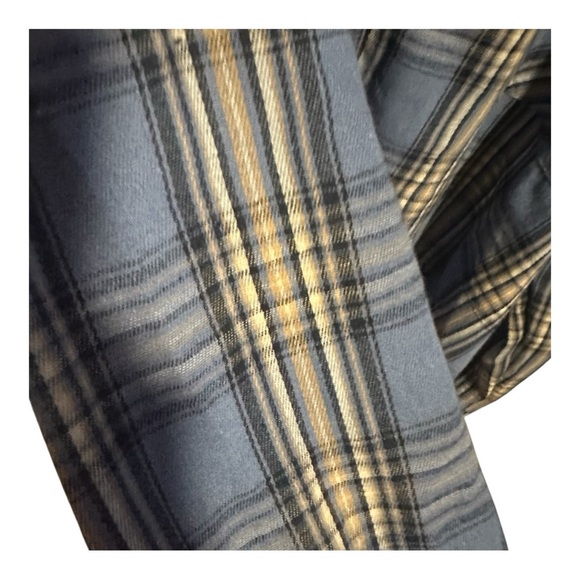 Casual Blue Plaid Button-Down Shirt - Picture 4 of 9